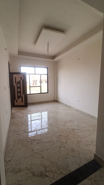 Room in 3 BHK Independent House at Deva Road – for Sale