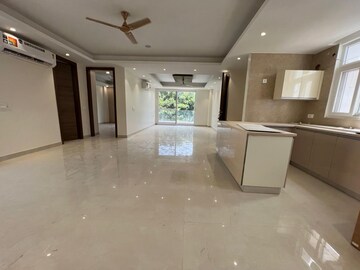 Room in 3 BHK Builder Floor at Paras Manor, Gwal Pahari – for Sale