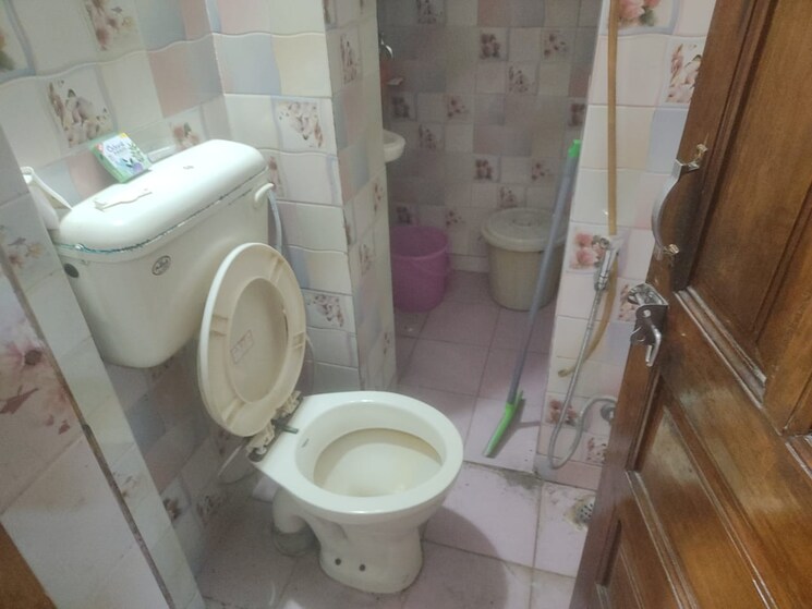 Bathroom, sector 7 3 Bedroom 1500 Sq.Ft. Builder Floor In Sector 7 Gurgaon 7814392