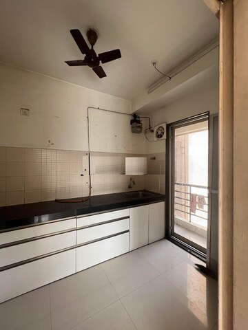 2 BHK Apartment For Rent in Godrej Emerald, Ghodbunder Road