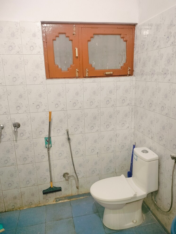 Bathroom, gomti nagar 2 Bedroom 1450 Sq.Ft. Builder Floor In Gomti Nagar Lucknow 7814588