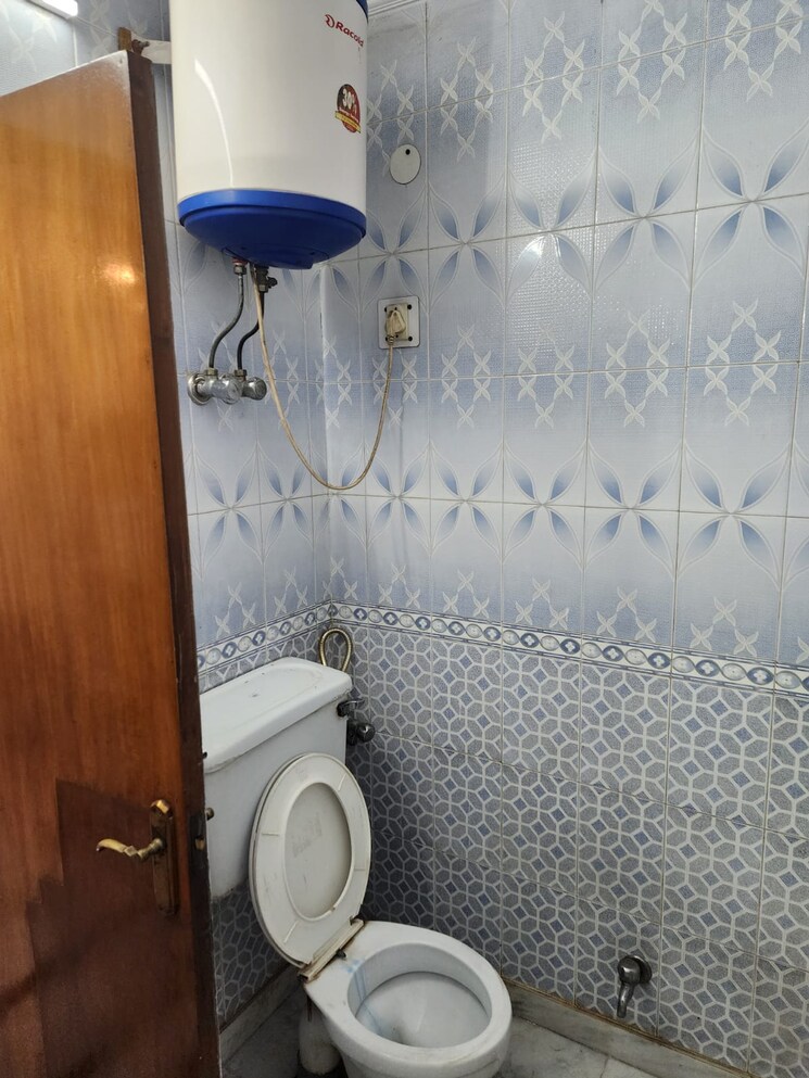 Bathroom, vasant vihar 3 Bedroom 1835 Sq.Ft. Apartment In Vasant Vihar Delhi 7815207