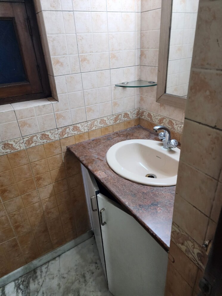 Bathroom, vasant vihar 3 Bedroom 1835 Sq.Ft. Apartment In Vasant Vihar Delhi 7815207
