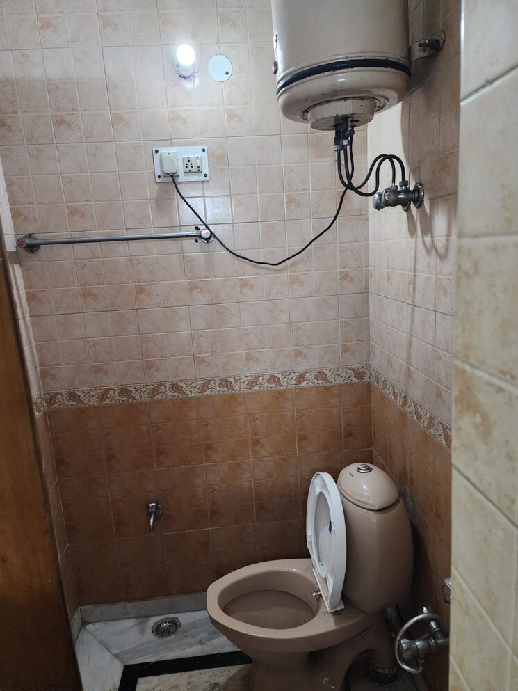 Bathroom, vasant vihar 3 Bedroom 1835 Sq.Ft. Apartment In Vasant Vihar Delhi 7815207
