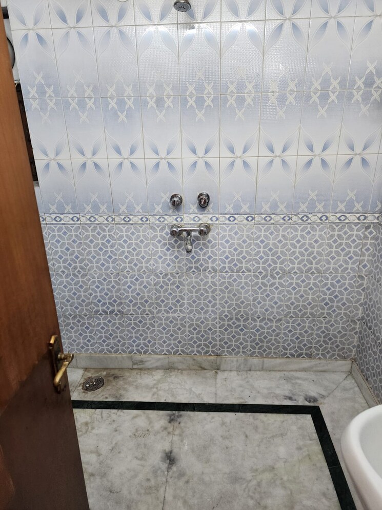 Bathroom, vasant vihar 3 Bedroom 1835 Sq.Ft. Apartment In Vasant Vihar Delhi 7815207