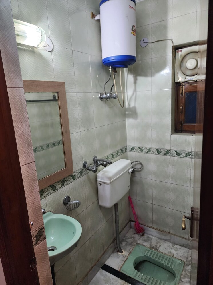 Bathroom, vasant vihar 3 Bedroom 1835 Sq.Ft. Apartment In Vasant Vihar Delhi 7815207