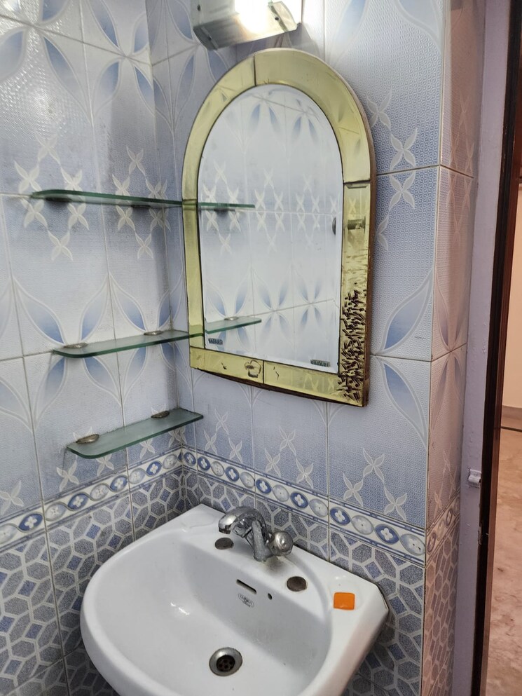 Bathroom, vasant vihar 3 Bedroom 1835 Sq.Ft. Apartment In Vasant Vihar Delhi 7815207