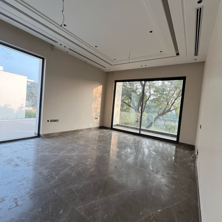 Room, sultanpur 6 Bedroom 2400 Sq.Yd. Villa In Sultanpur Delhi 7814927