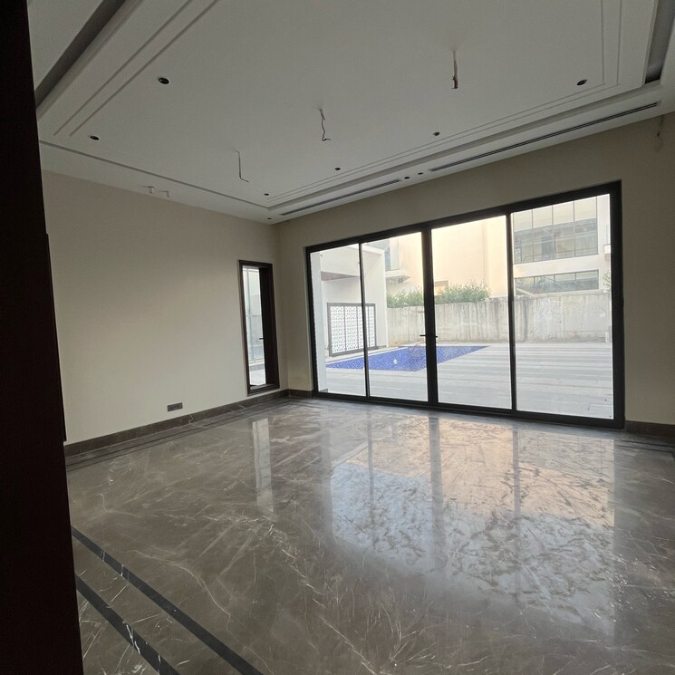 Room, sultanpur 6 Bedroom 2400 Sq.Yd. Villa In Sultanpur Delhi 7814927