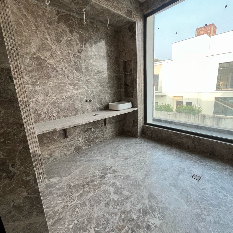  Parking, sultanpur 6 Bedroom 2400 Sq.Yd. Villa In Sultanpur Delhi 7814927