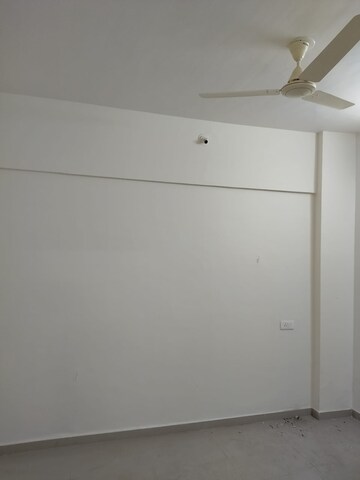 Room in 2 BHK Apartment at Solitaire 3, Mira Road – for Sale
