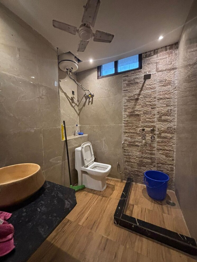 Bathroom, dlf-the-icon 4 Bedroom 2575 Sq.Ft. Apartment In Dlf Phase V Gurgaon 7815069