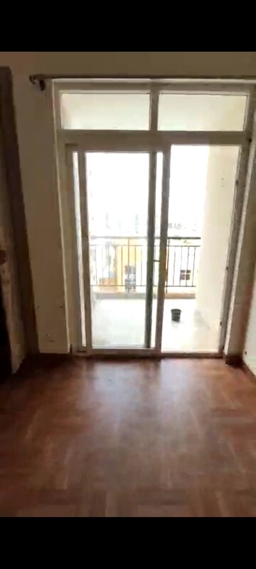 Room in 2 BHK Apartment at Klj Platinum Heights, Sector 77 – for Sale