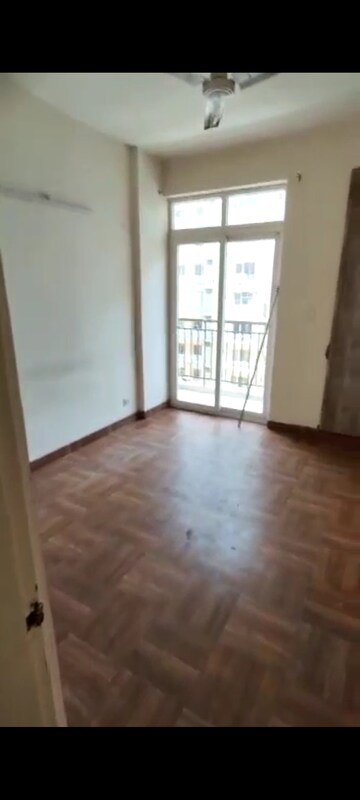 Room in 2 BHK Apartment at Klj Platinum Heights, Sector 77 – for Sale