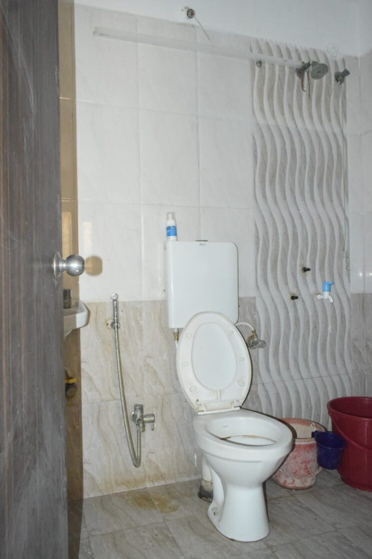 Bathroom, kaware-rudra-palace 1 Bedroom 650 Sq.Ft. Apartment In Wagholi Pune 7815355