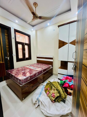 रेसिडेंशियल बिल्डर फ्लोर वर्ग फुट फॉर रेंट इन मंसा राम पार्क दिल्ली  7815481