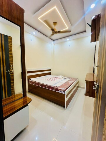 रेसिडेंशियल बिल्डर फ्लोर वर्ग फुट फॉर रेंट इन मंसा राम पार्क दिल्ली  7815481