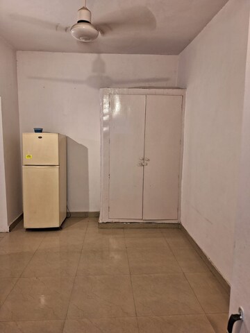 रेसिडेंशियल बिल्डर फ्लोर वर्ग यार्ड फॉर रेंट इन डिफेंस कॉलोनी दिल्ली  7815683