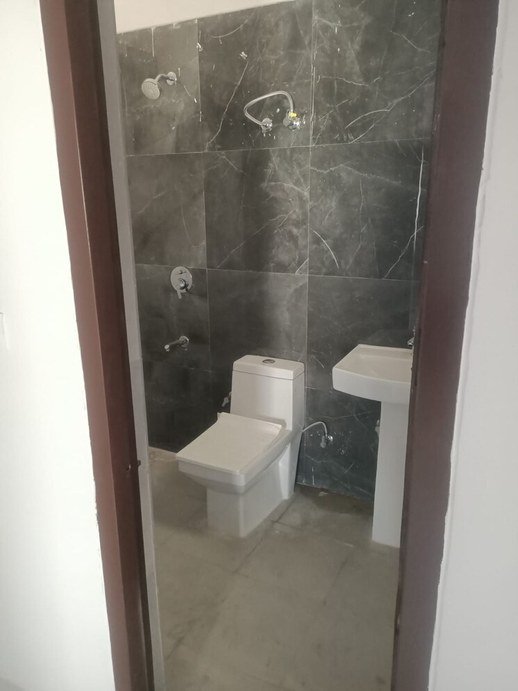 Bathroom, bhago majra road 2 Bedroom 900 Sq.Ft. Apartment In Bhago Majra Road Kharar 7815735