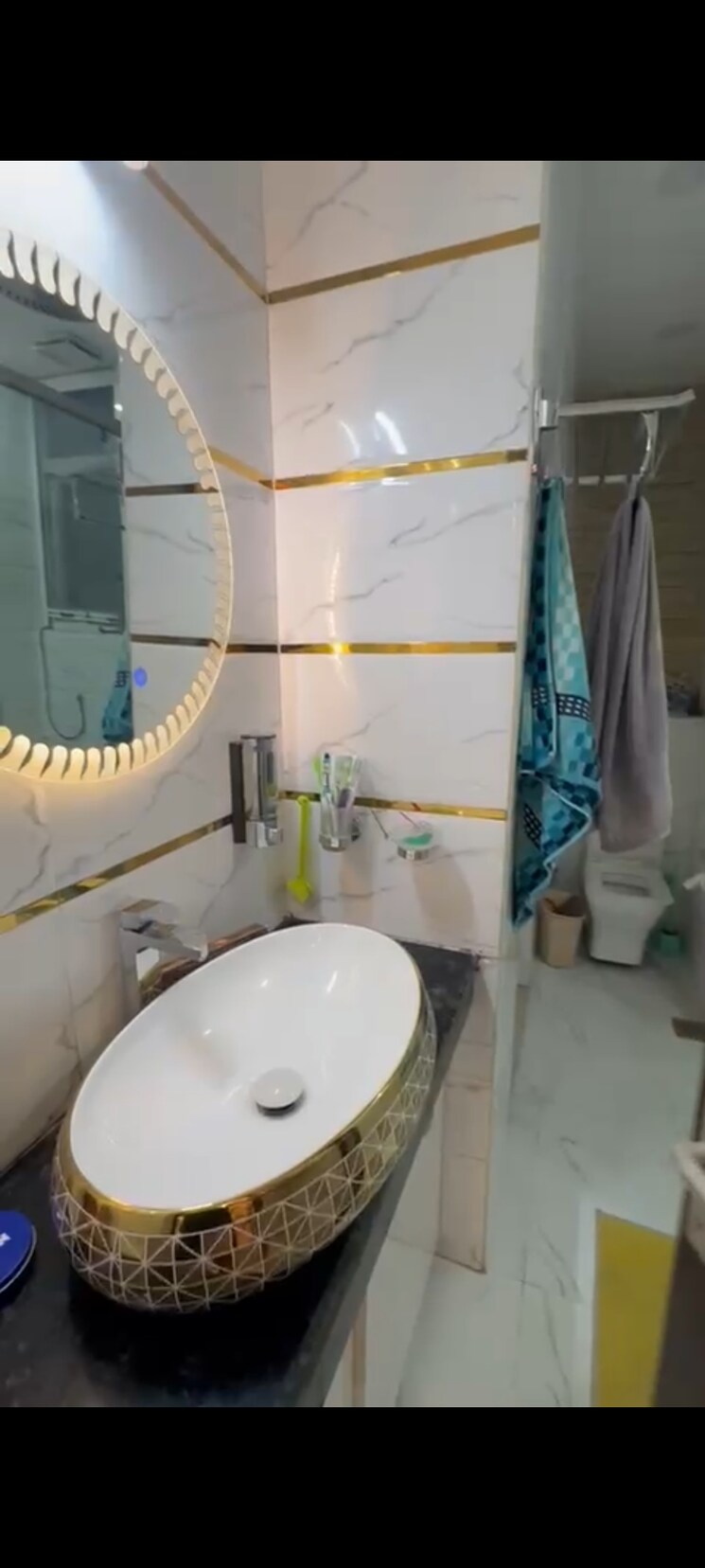 Bathroom, malviya nagar 3 Bedroom 190 Sq.Yd. Builder Floor In Malviya Nagar Delhi 7815741