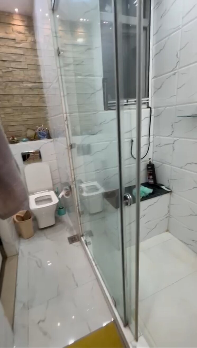 Bathroom, malviya nagar 3 Bedroom 190 Sq.Yd. Builder Floor In Malviya Nagar Delhi 7815741