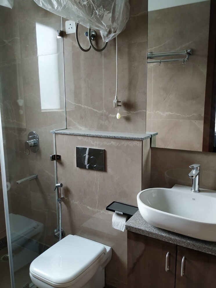 Bathroom, shivalik colony 3 Bedroom 200 Sq.Ft. Builder Floor In Shivalik Colony Delhi 7815875