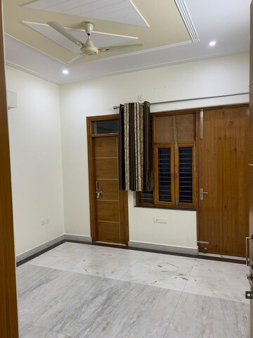 Room in 3 BHK Apartment at Surya CGHS, Sector 43 – for Sale