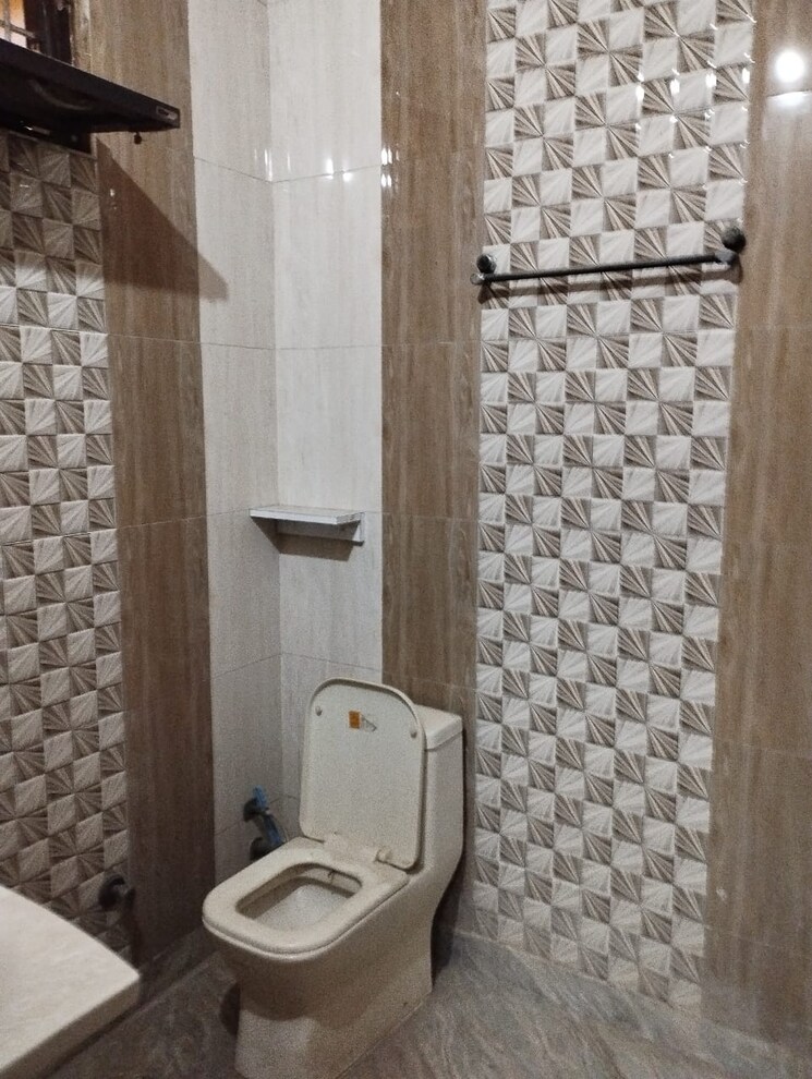 Bathroom, housing board colony 6 Bedroom 156 Sq.Yd. Independent House In Housing Board Colony Sonipat 7816316