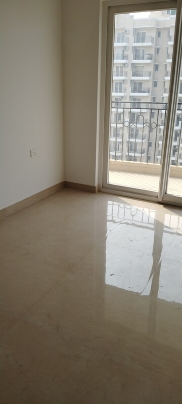 Room in 3 BHK Apartment at Nirala Estate, Tech Zone 4 Greater Noida – for Sale