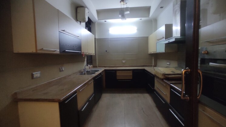Kitchen, chittaranjan park 3 Bedroom 300 Sq.Yd. Builder Floor In Chittaranjan Park Delhi 7816535