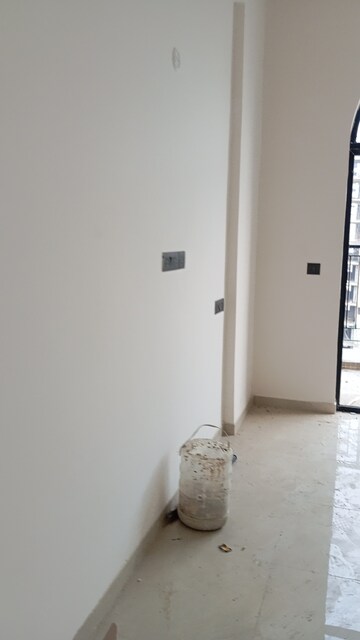Furnished Amenities in Studio Apartment at Omaxe Hazratganj Residency, Gomti Nagar – for Sale
