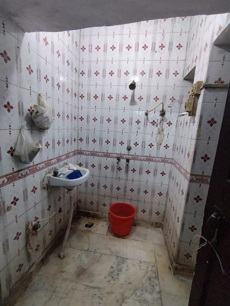 Bathroom, pitampura 1 Bedroom 600 Sq.Ft. Independent House In Pitampura Delhi 7816665