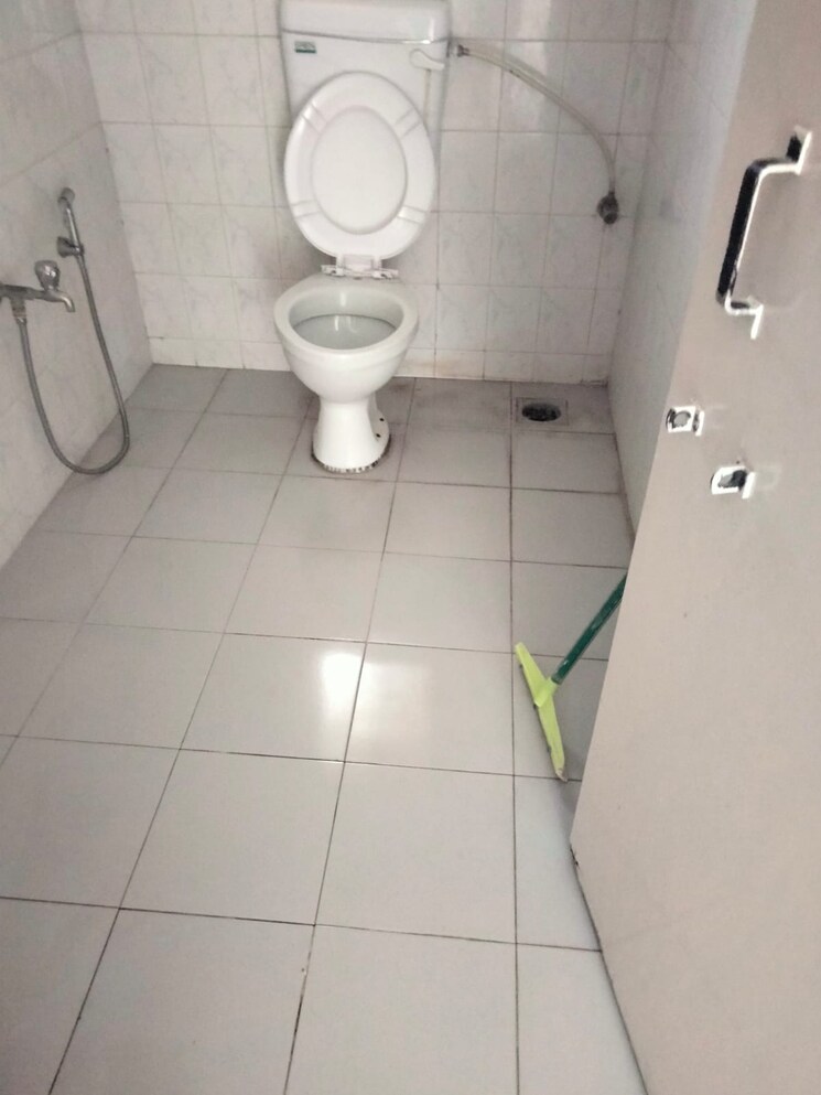 Bathroom, shroff-supriya-sankul 2 Bedroom 927 Sq.Ft. Apartment In Baner Pune 7816783