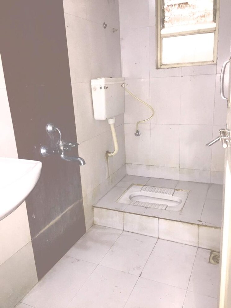Bathroom, shri-balaji-nirjara-park 2 Bedroom 899 Sq.Ft. Apartment In Rahatani Pune 7817065