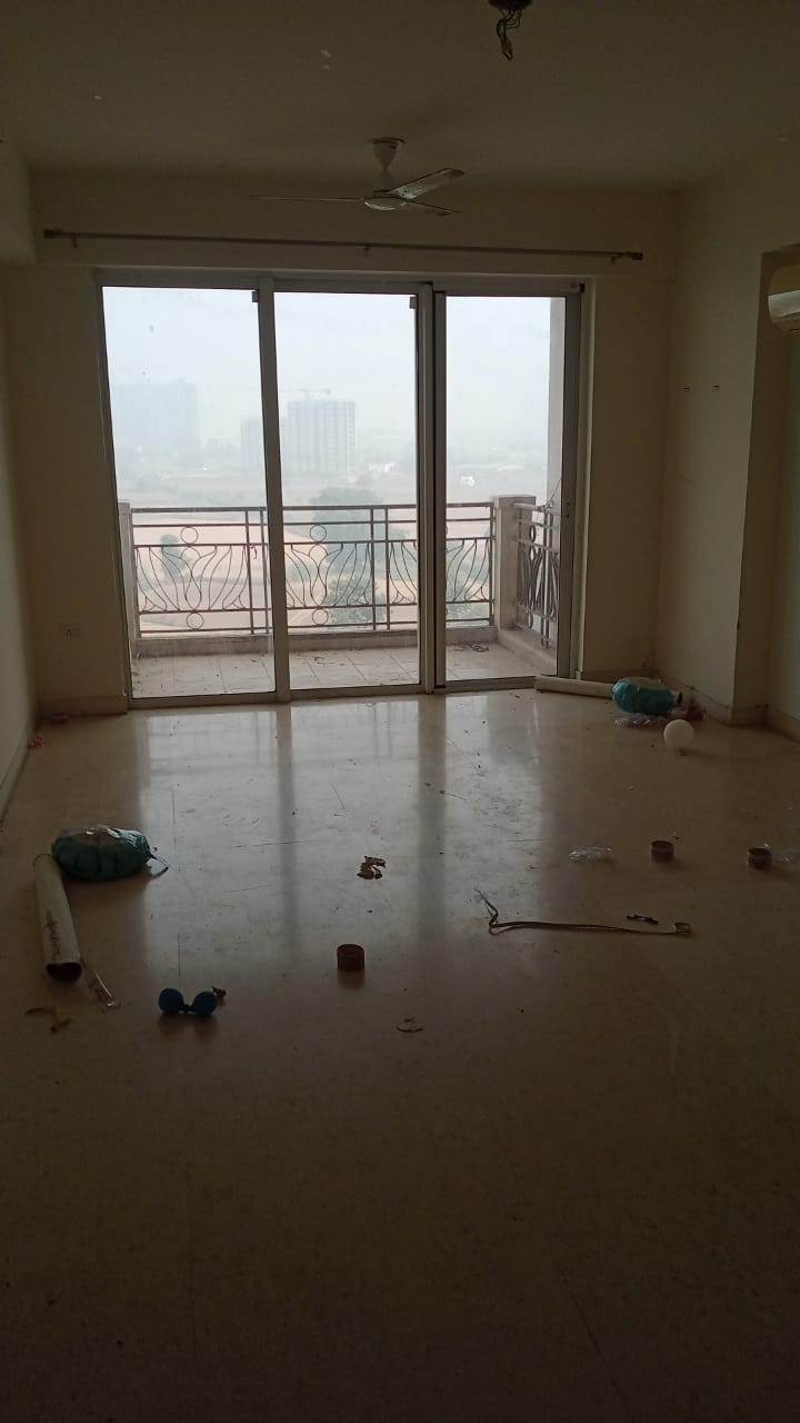 3 BHK + Pooja Room Apartment For Sale in DLF Regal Gardens