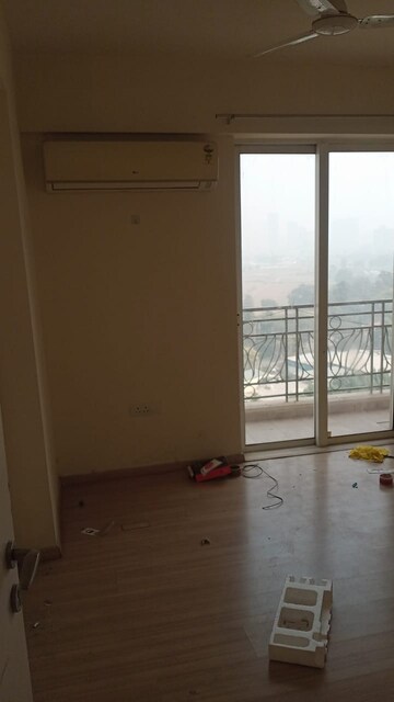 Furnished Amenities in 3 BHK Apartment at DLF Regal Gardens, Sector 90 – for Sale
