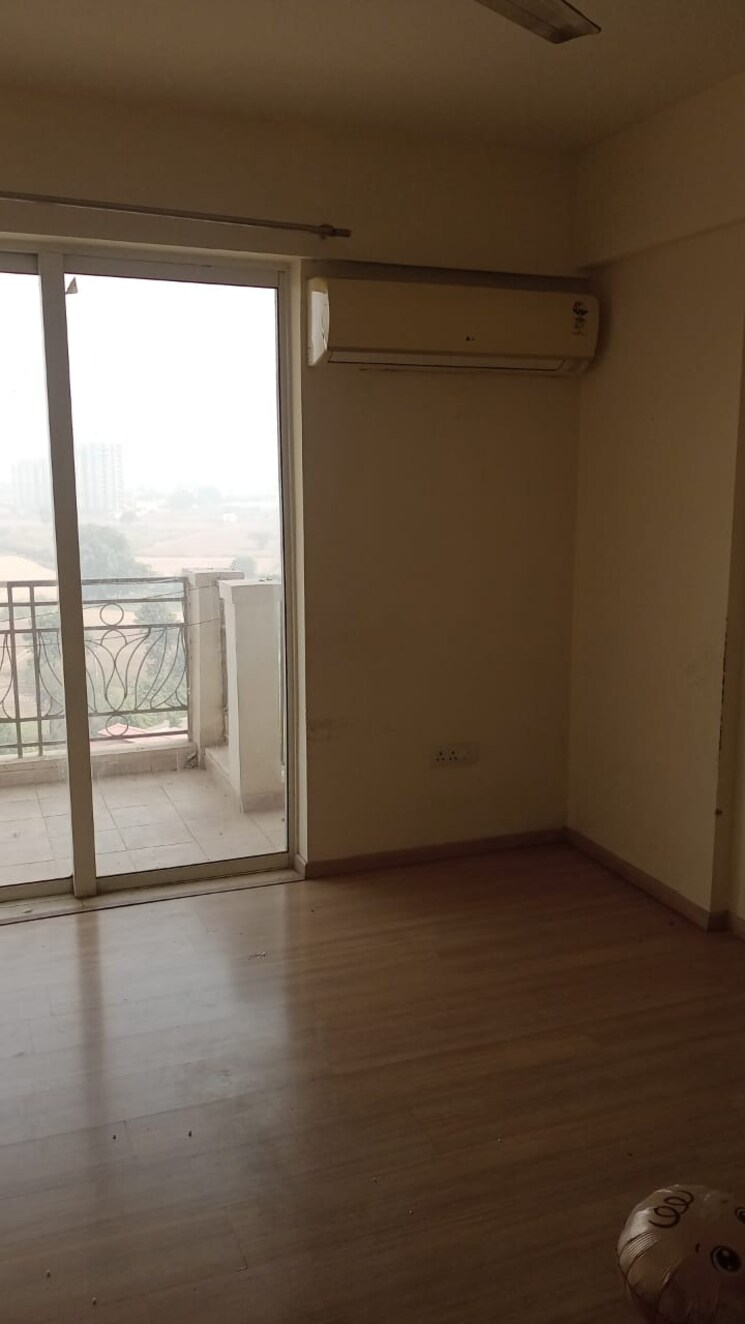 Room, dlf-regal-gardens 3 Bedroom 1721 Sq.Ft. Apartment In Sector 90 Gurgaon 7817148