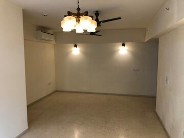 Room in 3 BHK Apartment at DLF The Skycourt, Sector 86 – for Rent
