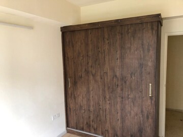 Furnished Amenities in 3 BHK Apartment at DLF The Skycourt, Sector 86 – for Rent