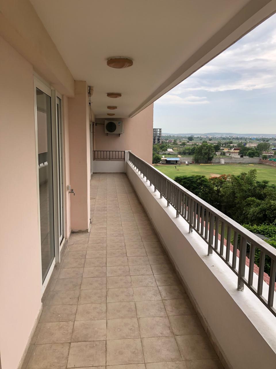 3 BHK + Pooja Room Apartment For Rent in DLF The Skycourt