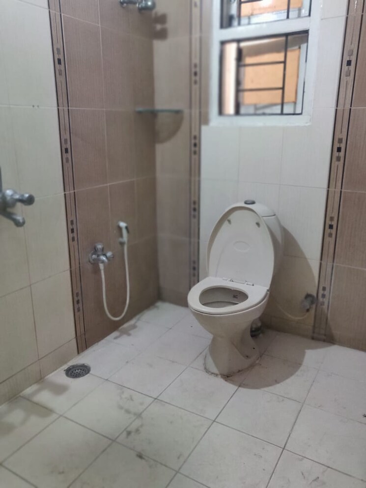 Bathroom, sv-mansion-banjara-hills 3 Bedroom 1700 Sq.Ft. Apartment In Banjara Hills Hyderabad 7817385