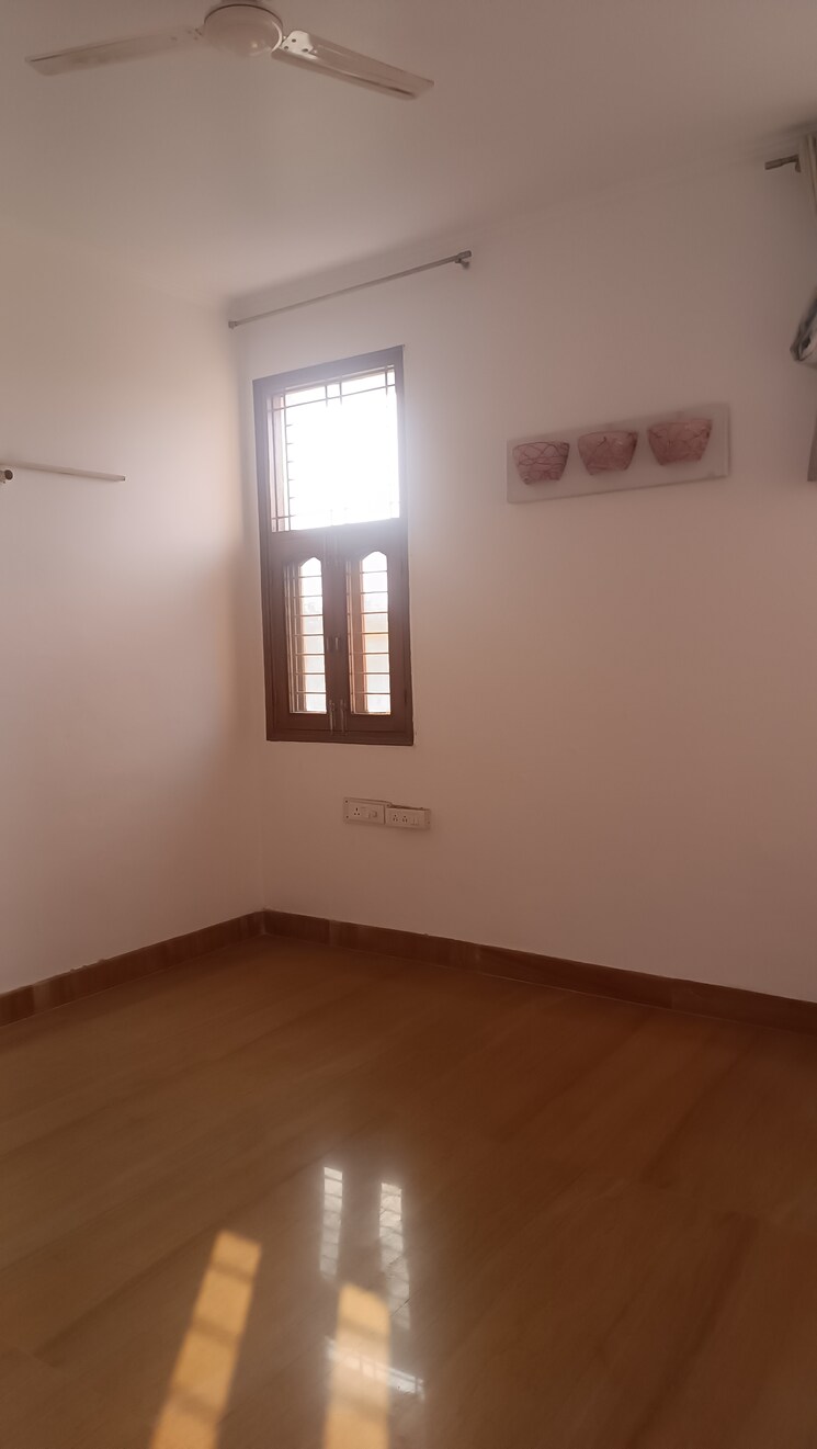 Room, rwa-apartments-sector-41 6 Bedroom 180 Sq.Mt. Independent House In Sector 41 Noida 7817499