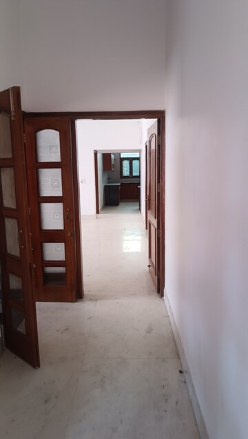 Building Lobby in 6 BHK Independent House at RWA Apartments Sector 41, Sector 41 – for Sale