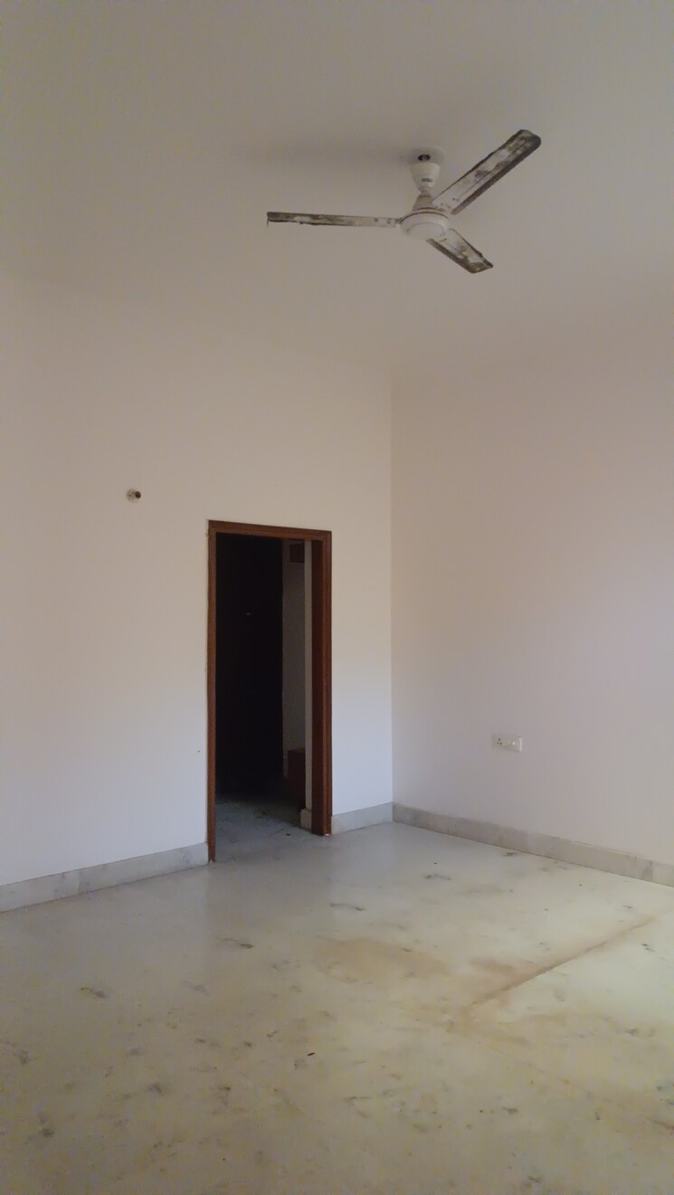 Room, rwa-apartments-sector-41 6 Bedroom 180 Sq.Mt. Independent House In Sector 41 Noida 7817499