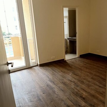 Room in 3 BHK Apartment at Emaar Palm Hills, Sector 77 – for Sale