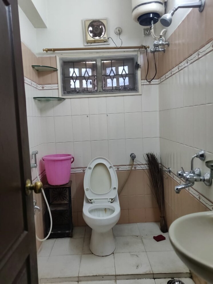 Bathroom, hill-view-banjara-hills 3 Bedroom 2000 Sq.Ft. Apartment In Banjara Hills Hyderabad 7817551