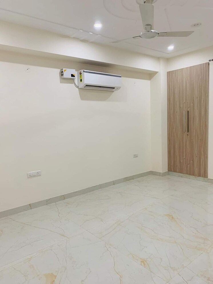 Room, burari 2 Bedroom 65 Sq.Yd. Builder Floor In Burari Delhi 7817584