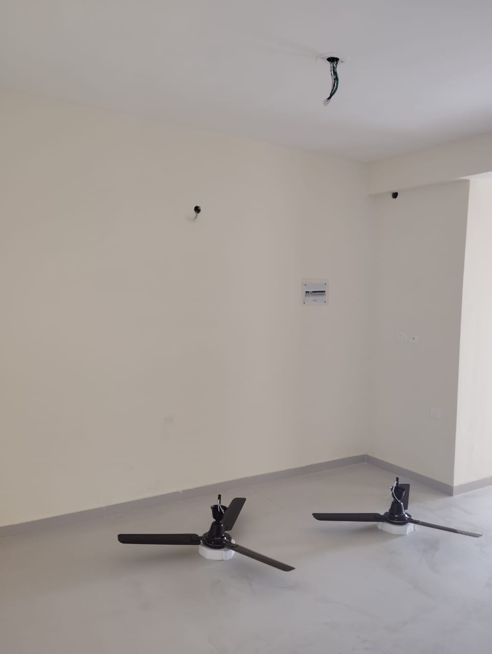 2 BHK + Extra Room Apartment For Sale in Signature Roselia Phase 2