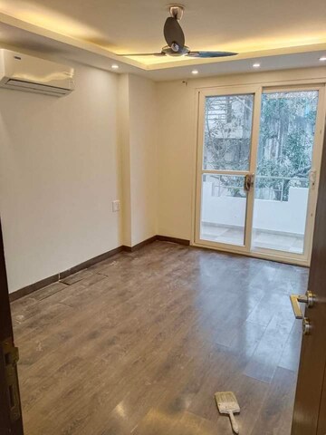 Room in 3 BHK Builder Floor at Ansal API Esencia, Sector 67 – for Sale