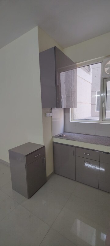2 BHK Apartment For Rent in Pyramid Elite, Sector 86